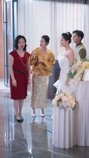 三个女儿把老妈宠翻天（34集）百度网盘资源