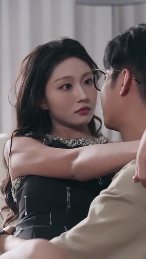 霜月夜未眠(52集) 霜月夜未眠(52集)温柔追捕短剧