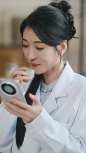 她引神明坠落(100集) 她引神明坠落(100集)河马免费短剧