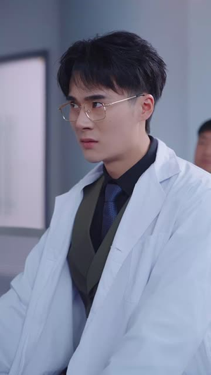 急诊室外的那个电话(40集) 急诊室外的那个电话(40集)热门短剧推荐。