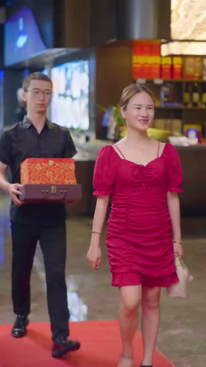 龙隐芳邻房客小姐请自重 (76集)精彩短剧抢先看