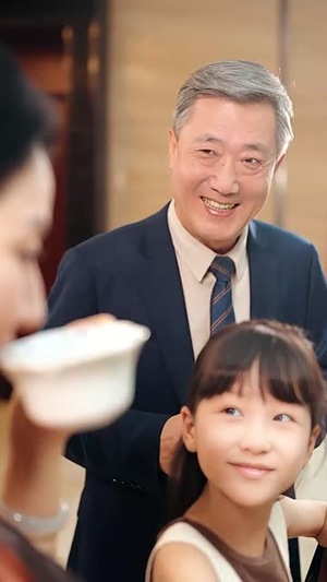 萌宝告状,农民工爹地是战神 (60集) 萌宝告状,农民工爹地是战神 (60集) 短剧更新抢先看