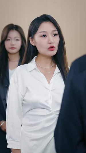 系统误判我的糟糠之妻是校花 (81集) 系统误判我的糟糠之妻是校花 (81集)热门短剧分享