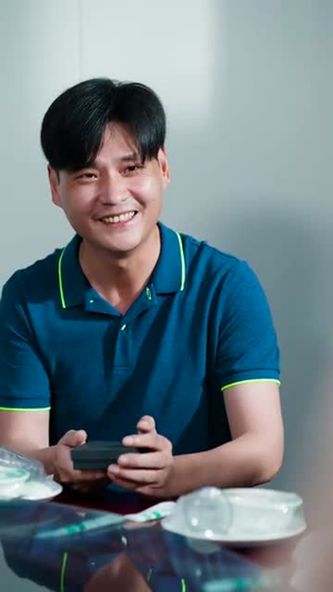 开局金铲铲系统助我娶村花 (70集) 开局金铲铲系统助我娶村花 (70集)全网短剧抢先看