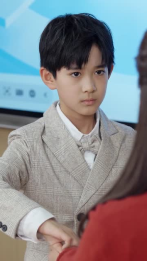 离谱你让小孩哥给大学生上课（81集）免费短剧完整版